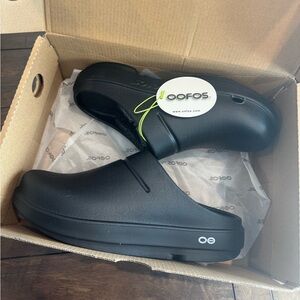 OOFOS Black Unisex Ooclog Clogs